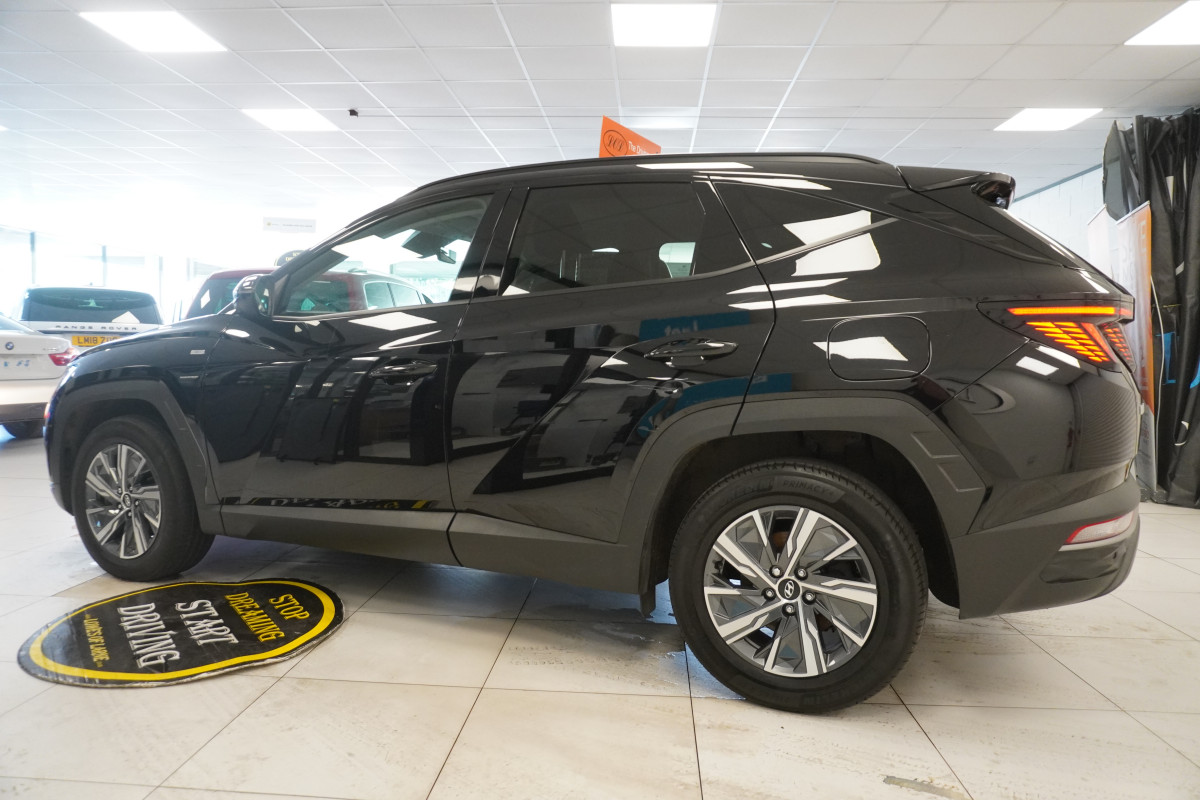 2022 HYUNDAI TUCSON1.6 T-GDi SE CONNECT with ONLY 21K