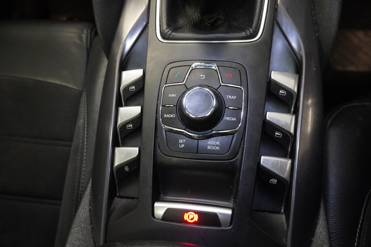 2015 CITROEN DS5 2.0 HDi DSTYLE in WHITE with BLACK LEATHER, PANORAMIC ROOF, SAT NAV