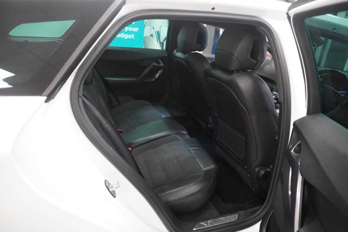 2015 CITROEN DS5 2.0 HDi DSTYLE in WHITE with BLACK LEATHER, PANORAMIC ROOF, SAT NAV