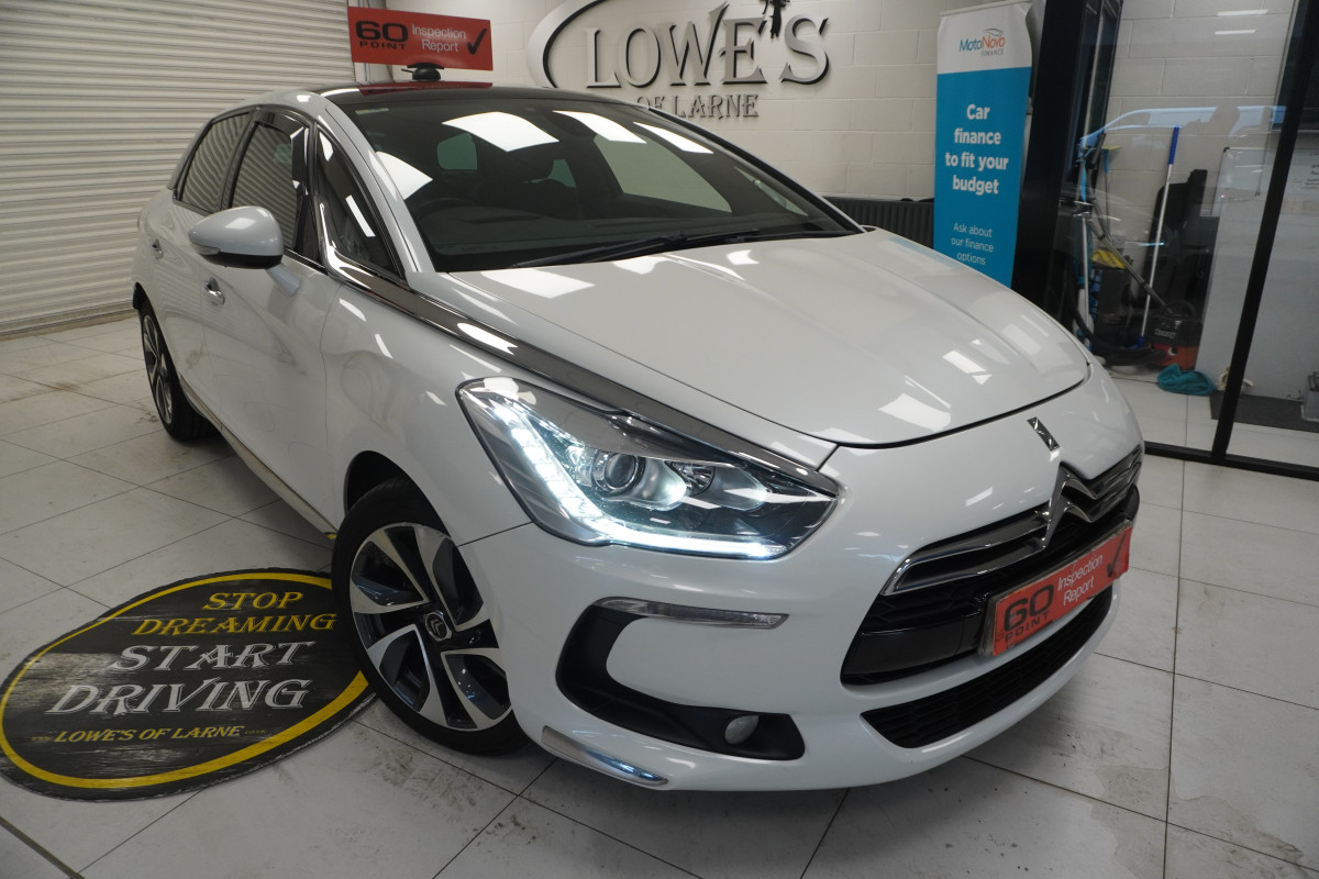 2015 CITROEN DS5 2.0 HDi DSTYLE in WHITE with BLACK LEATHER, PANORAMIC ROOF, SAT NAV