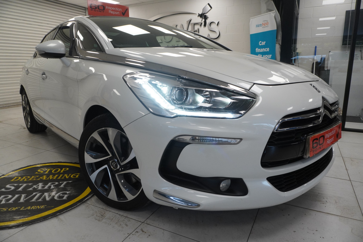 2015 CITROEN DS5 2.0 HDi DSTYLE in WHITE with BLACK LEATHER, PANORAMIC ROOF, SAT NAV