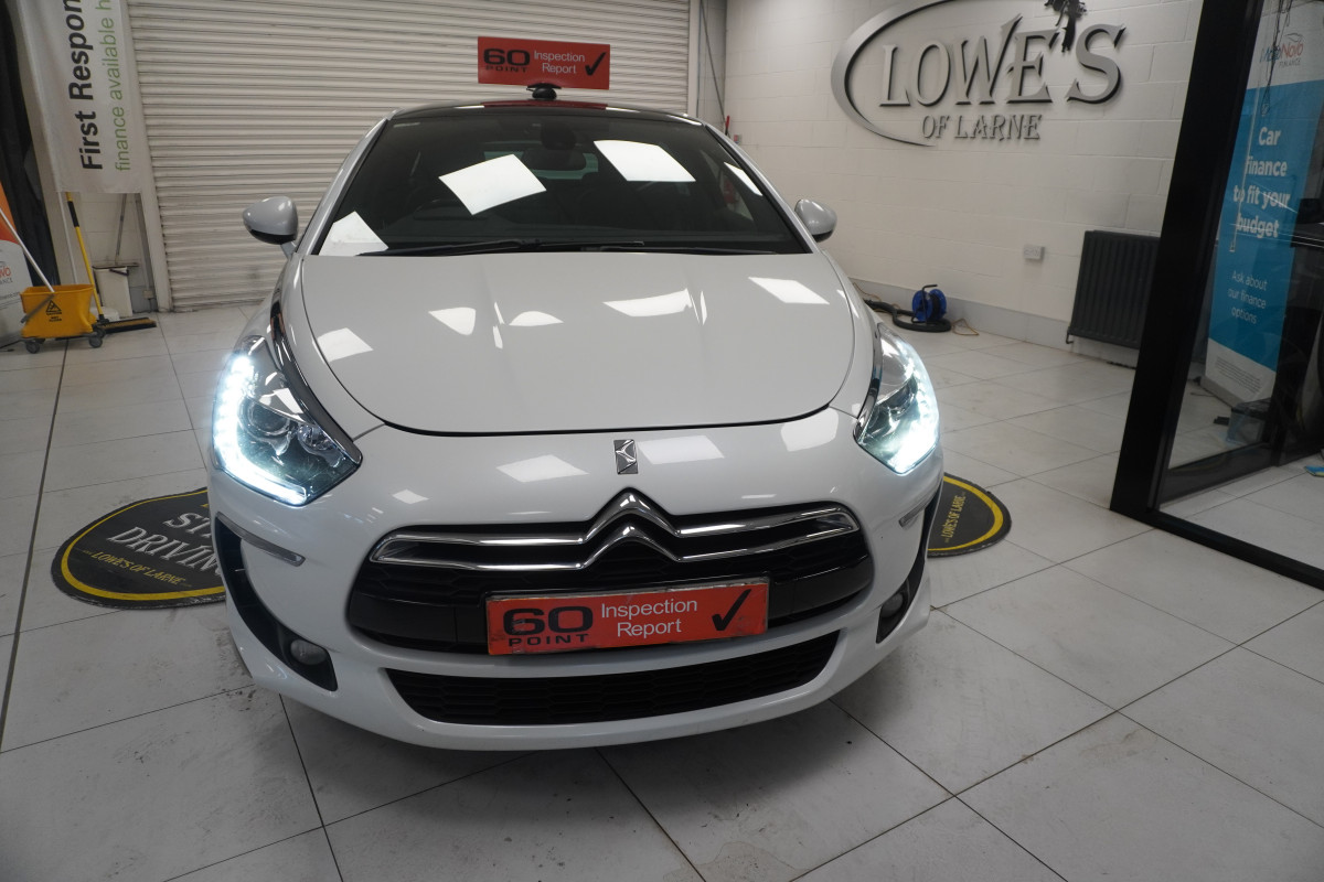 2015 CITROEN DS5 2.0 HDi DSTYLE in WHITE with BLACK LEATHER, PANORAMIC ROOF, SAT NAV