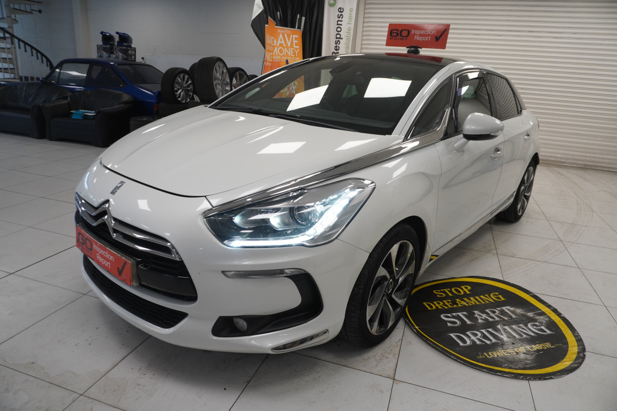 2015 CITROEN DS5 2.0 HDi DSTYLE in WHITE with BLACK LEATHER, PANORAMIC ROOF, SAT NAV
