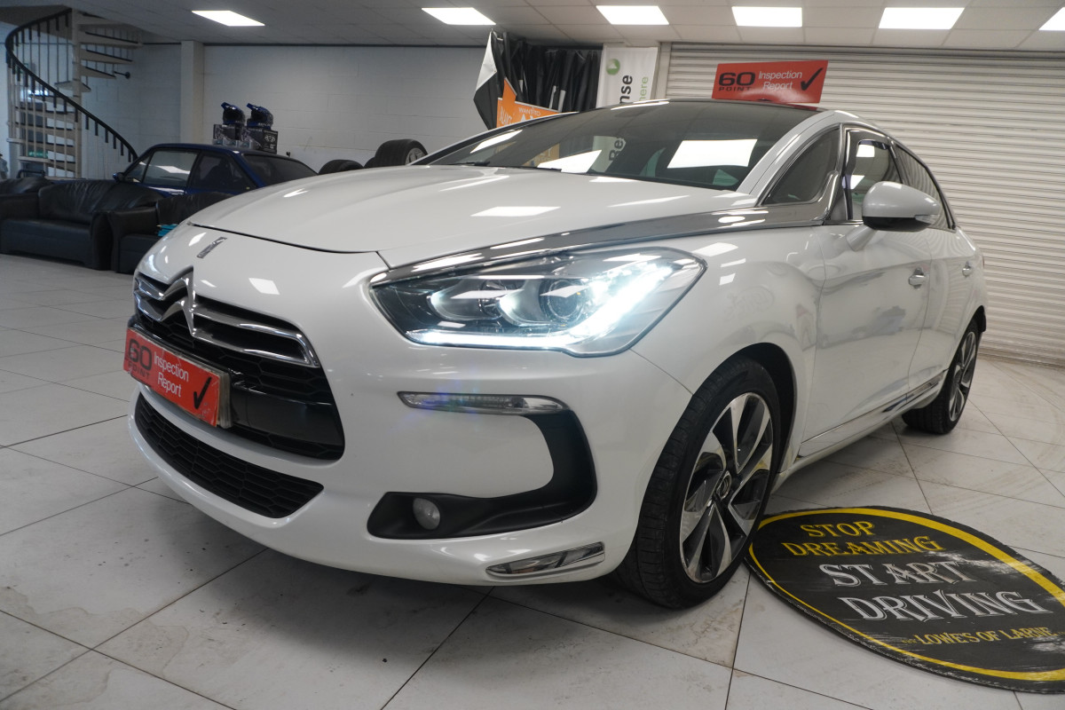 2015 CITROEN DS5 2.0 HDi DSTYLE in WHITE with BLACK LEATHER, PANORAMIC ROOF, SAT NAV