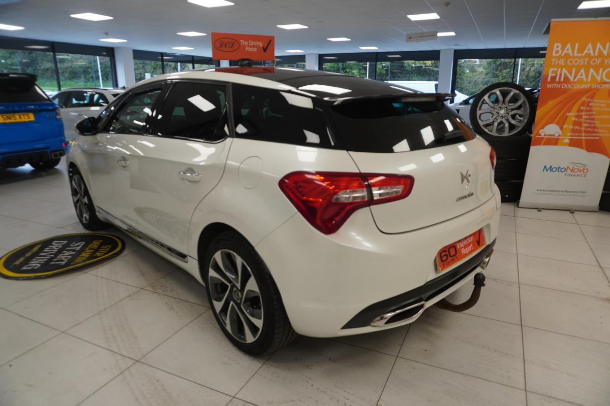 2015 CITROEN DS5 2.0 HDi DSTYLE in WHITE with BLACK LEATHER, PANORAMIC ROOF, SAT NAV
