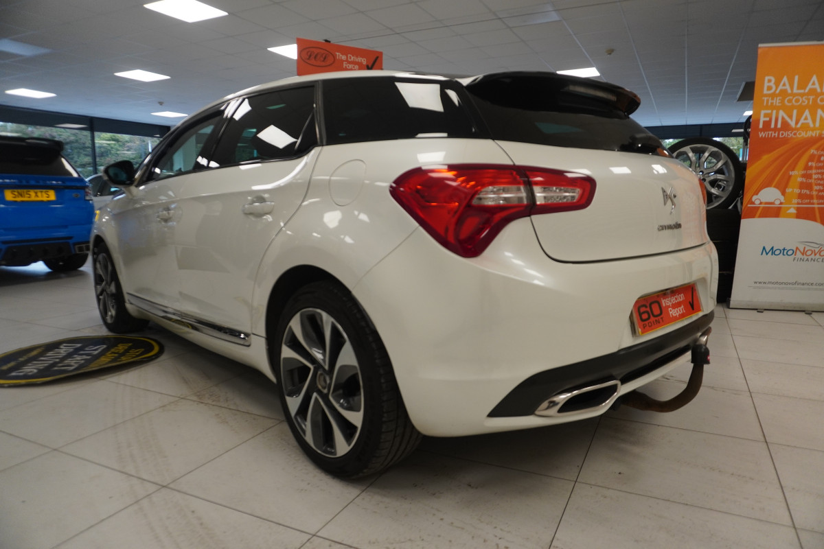 2015 CITROEN DS5 2.0 HDi DSTYLE in WHITE with BLACK LEATHER, PANORAMIC ROOF, SAT NAV