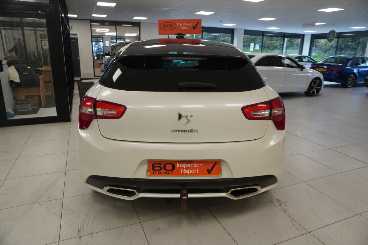 2015 CITROEN DS5 2.0 HDi DSTYLE in WHITE with BLACK LEATHER, PANORAMIC ROOF, SAT NAV