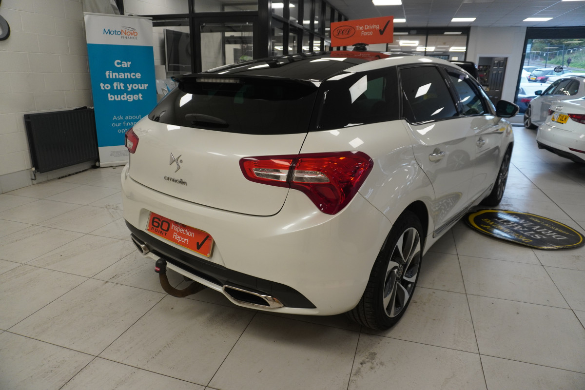 2015 CITROEN DS5 2.0 HDi DSTYLE in WHITE with BLACK LEATHER, PANORAMIC ROOF, SAT NAV