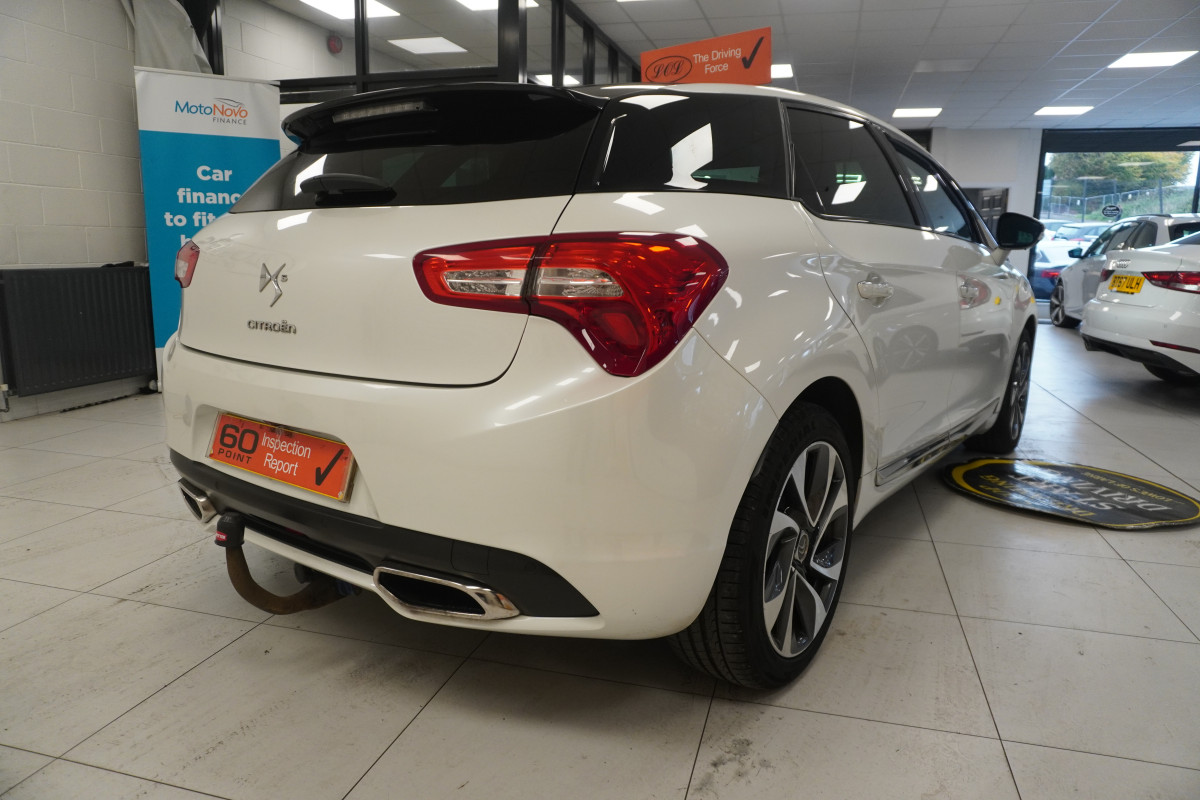 2015 CITROEN DS5 2.0 HDi DSTYLE in WHITE with BLACK LEATHER, PANORAMIC ROOF, SAT NAV