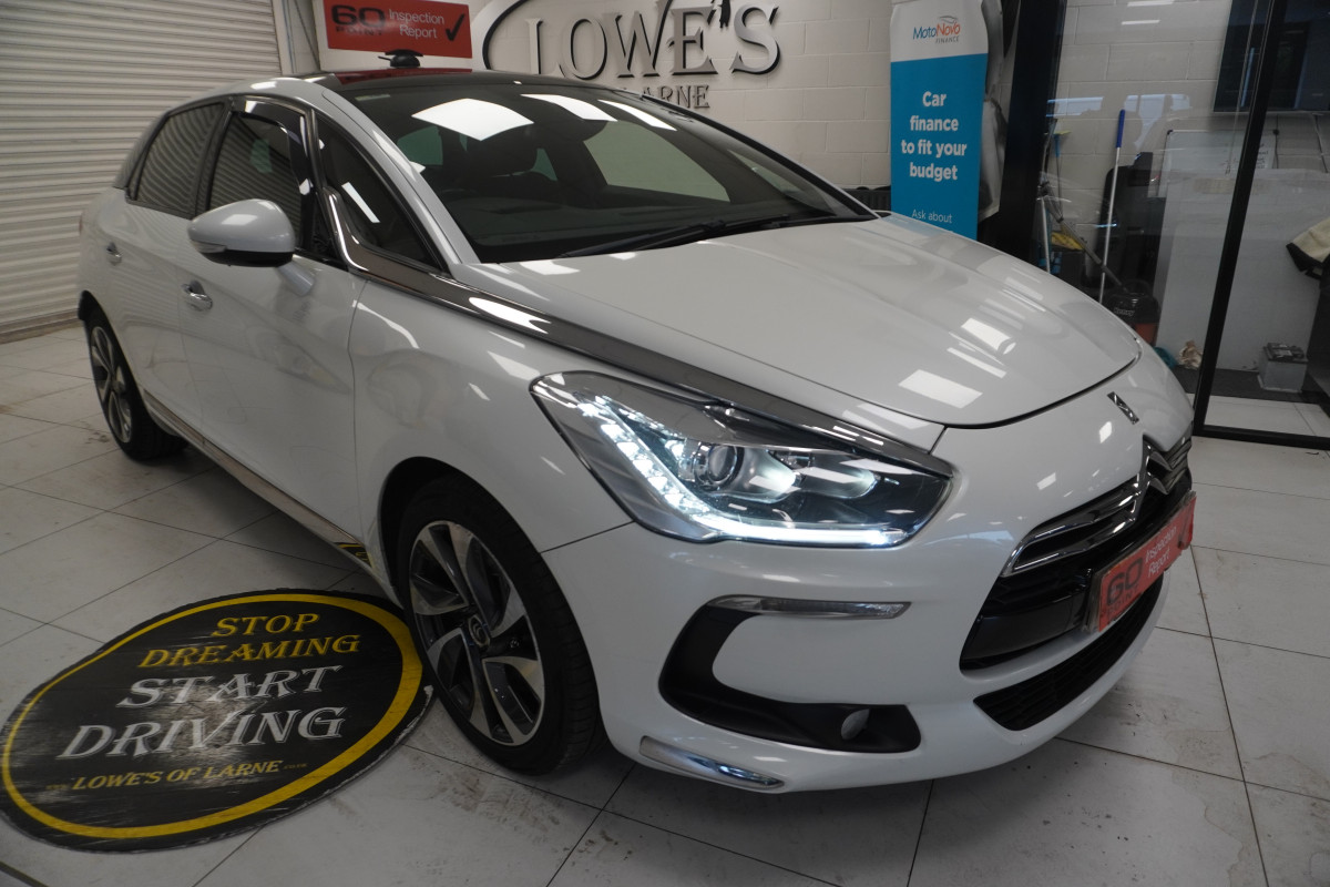 2015 CITROEN DS5 2.0 HDi DSTYLE in WHITE with BLACK LEATHER, PANORAMIC ROOF, SAT NAV