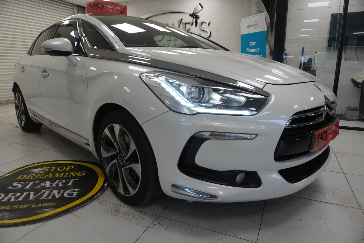 2015 CITROEN DS5 2.0 HDi DSTYLE in WHITE with BLACK LEATHER, PANORAMIC ROOF, SAT NAV