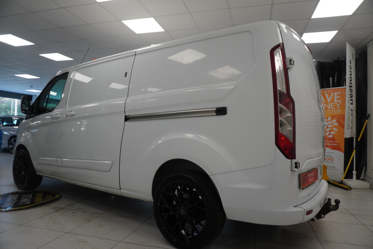 2017 (SEPT) FORD TRANSIT CUSTOM 2.0 TDCi EcoBlue 130PS — NO VAT