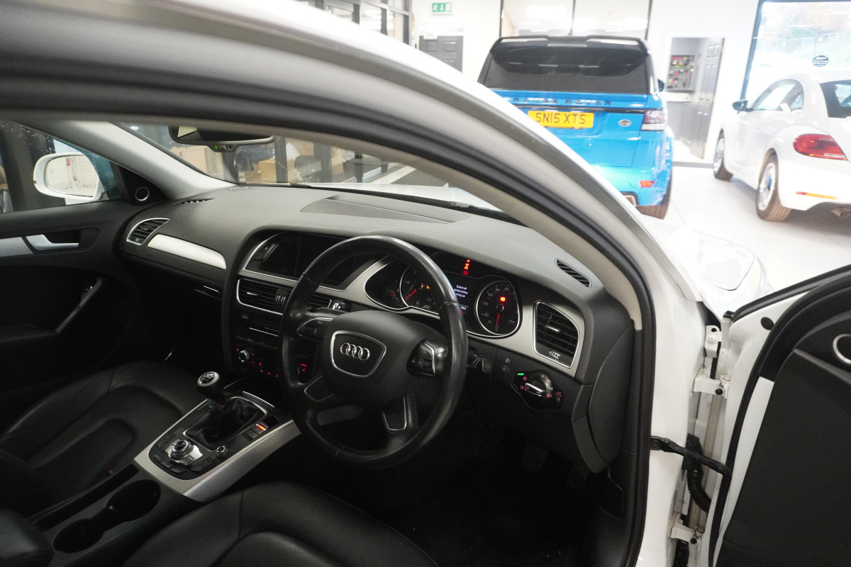 2015 AUDI A4 2.0 TDi SE ULTRA TECHNIK ESTATE with BLACK LEATHER & 20″ ALLOYS