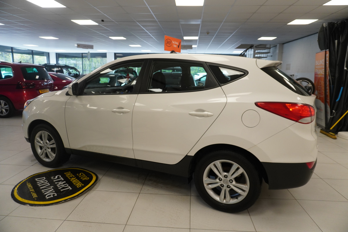 2014 (APRIL) HYUNDAI iX35 1.7 CRDi SE with BLACK LEATHER