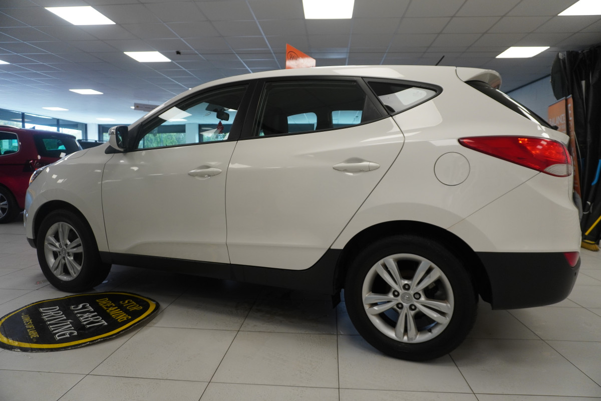 2014 (APRIL) HYUNDAI iX35 1.7 CRDi SE with BLACK LEATHER