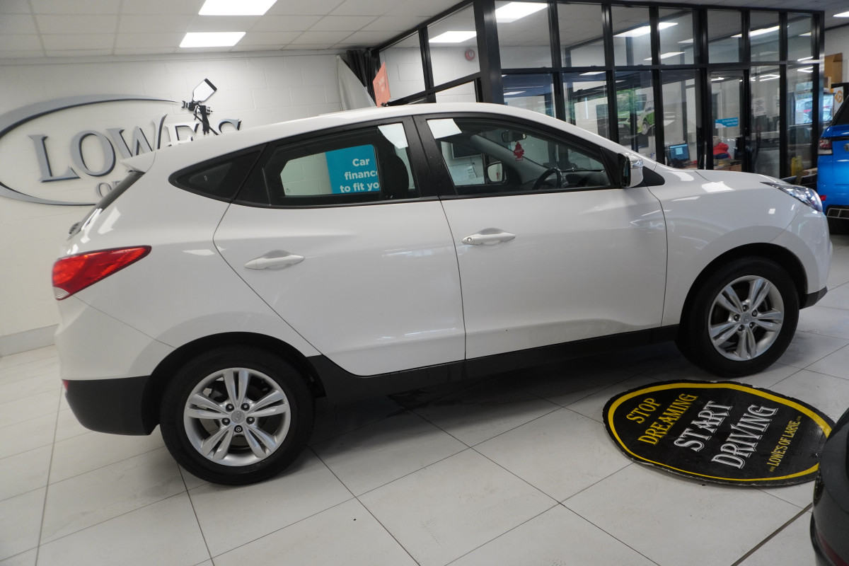 2014 (APRIL) HYUNDAI iX35 1.7 CRDi SE with BLACK LEATHER