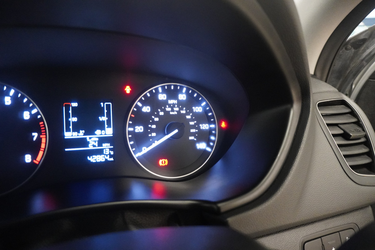 2017 (JUNE) HYUNDAI i20 1.2 MPi SE with ONLY 42K (ONE OWNER)