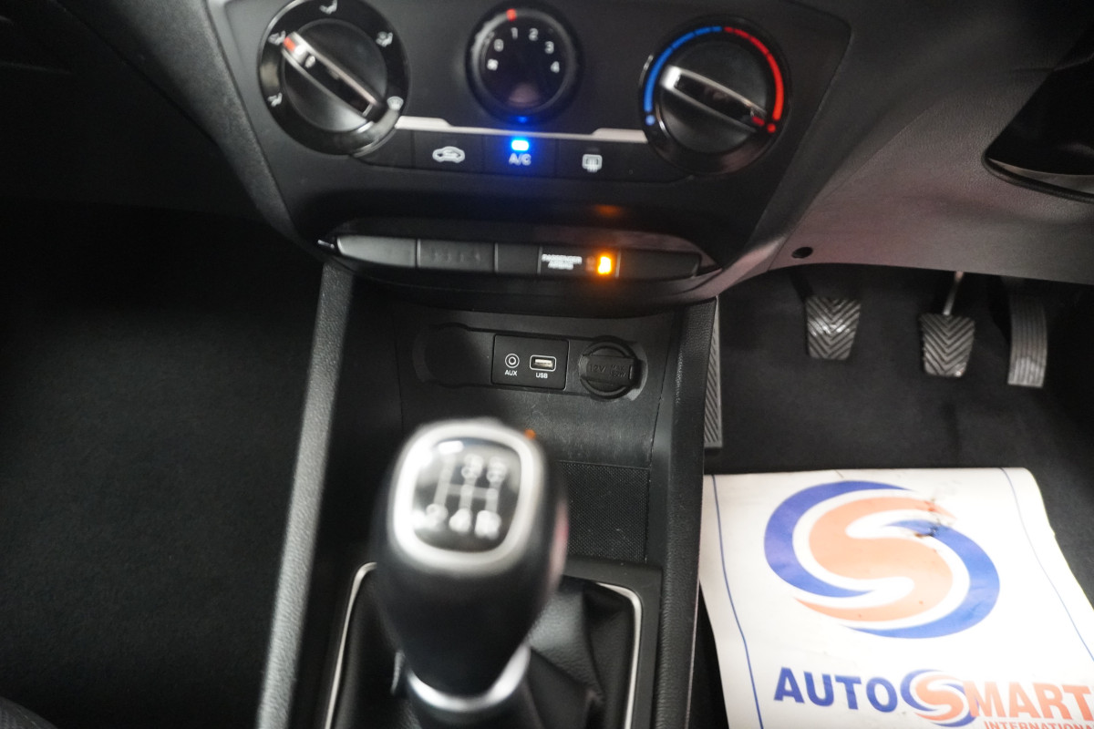 2017 (JUNE) HYUNDAI i20 1.2 MPi SE with ONLY 42K (ONE OWNER)