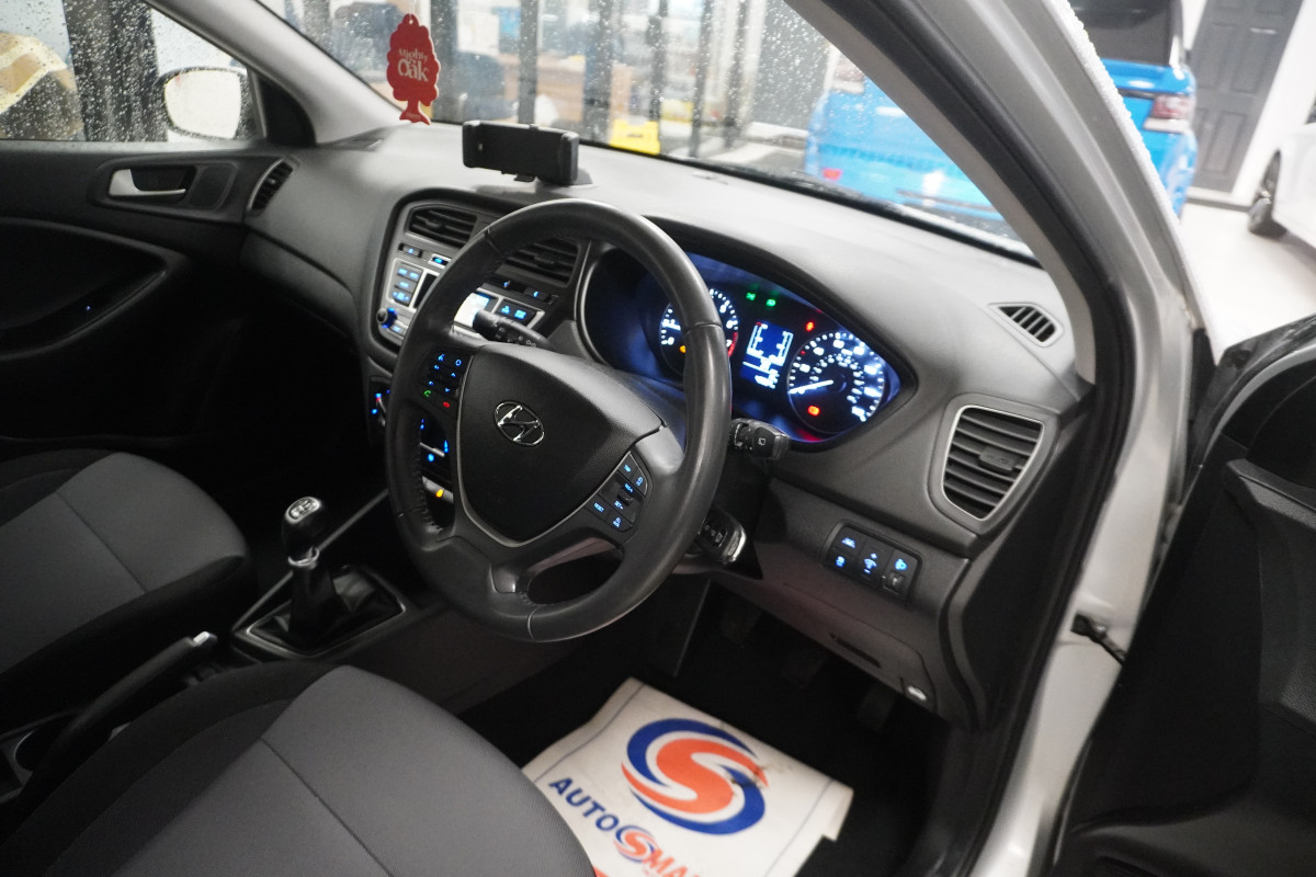 2017 (JUNE) HYUNDAI i20 1.2 MPi SE with ONLY 42K (ONE OWNER)