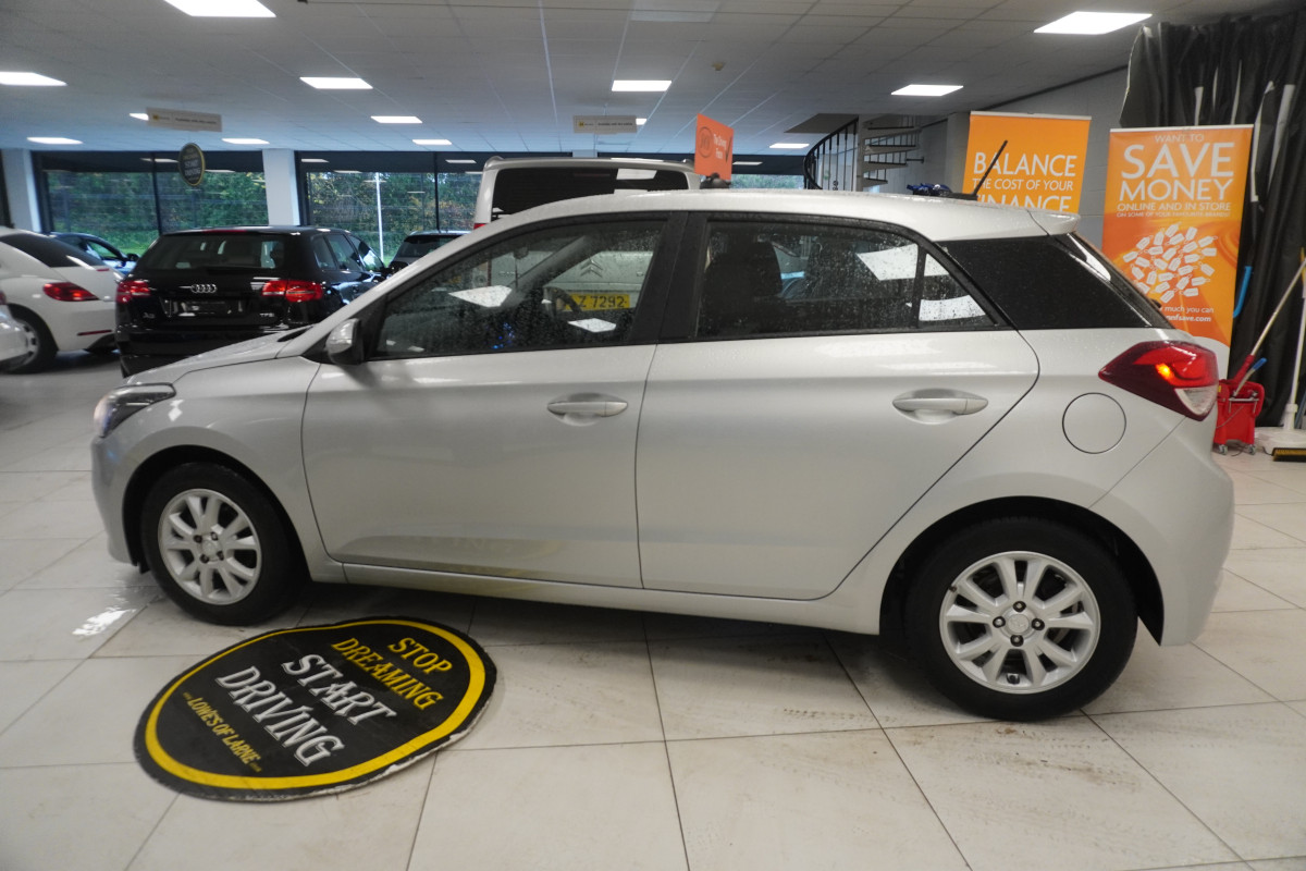 2017 (JUNE) HYUNDAI i20 1.2 MPi SE with ONLY 42K (ONE OWNER)