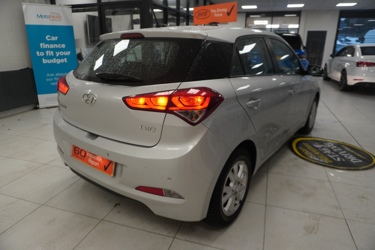 2017 (JUNE) HYUNDAI i20 1.2 MPi SE with ONLY 42K (ONE OWNER)