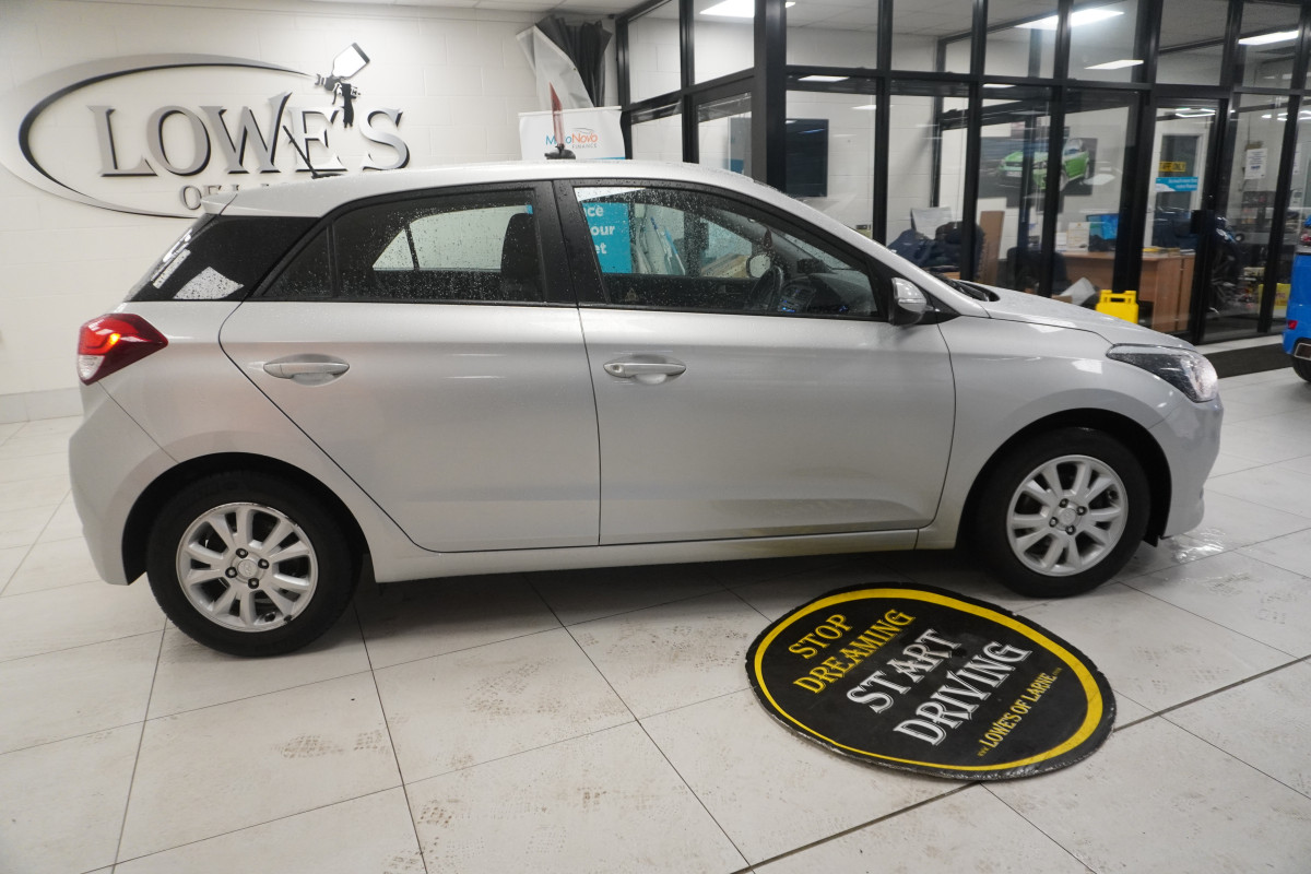 2017 (JUNE) HYUNDAI i20 1.2 MPi SE with ONLY 42K (ONE OWNER)