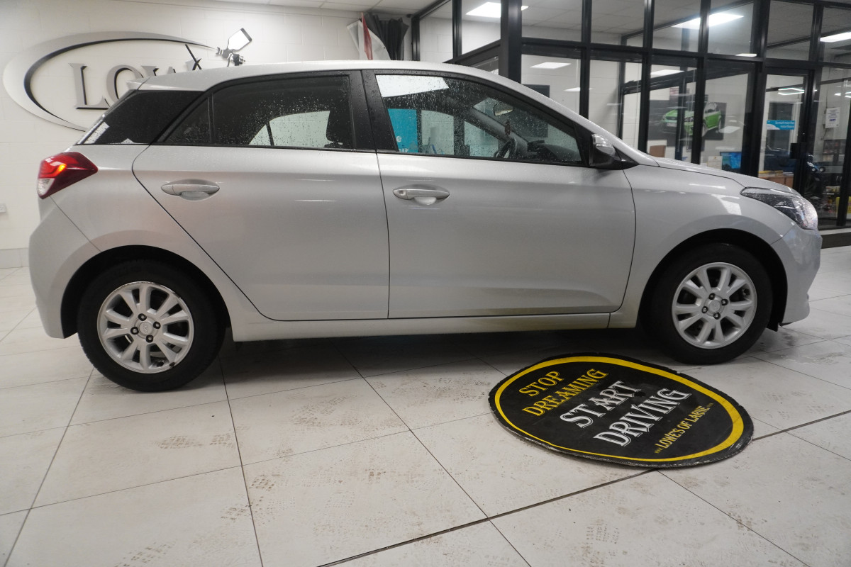 2017 (JUNE) HYUNDAI i20 1.2 MPi SE with ONLY 42K (ONE OWNER)