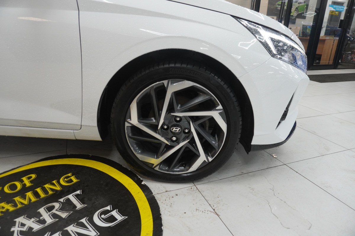 2022 HYUNDAI i20 1.0 T-GDi Mhev PREMIUM with ONLY 31K — HEATED STEERING WHEEL & SEATS