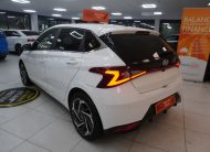 2022 HYUNDAI i20 1.0 T-GDi Mhev PREMIUM with ONLY 31K — HEATED STEERING WHEEL & SEATS