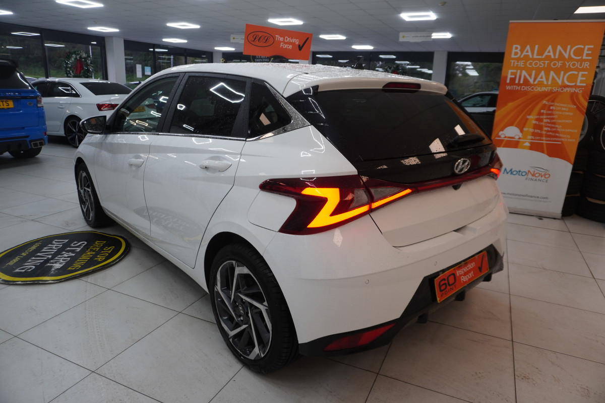 2022 HYUNDAI i20 1.0 T-GDi Mhev PREMIUM with ONLY 31K — HEATED STEERING WHEEL & SEATS
