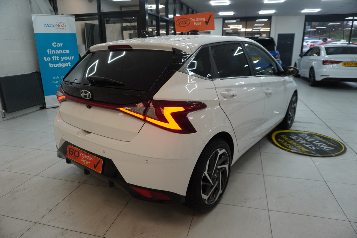 2022 HYUNDAI i20 1.0 T-GDi Mhev PREMIUM with ONLY 31K — HEATED STEERING WHEEL & SEATS