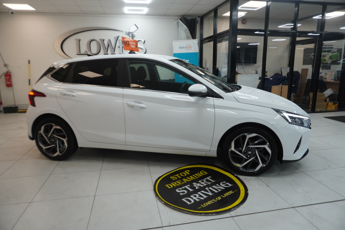 2022 HYUNDAI i20 1.0 T-GDi Mhev PREMIUM with ONLY 31K — HEATED STEERING WHEEL & SEATS
