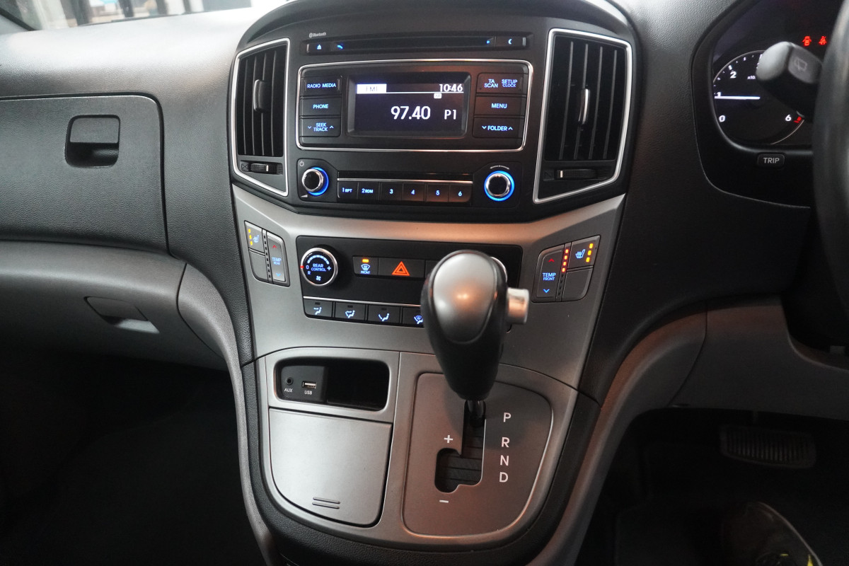 2019 (SEPT) HYUNDAI i800 2.5 CRDi SE 170 AUTOMATIC — 8 SEATER — ONE OWNER