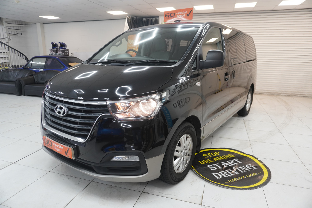 2019 (SEPT) HYUNDAI i800 2.5 CRDi SE 170 AUTOMATIC — 8 SEATER — ONE OWNER