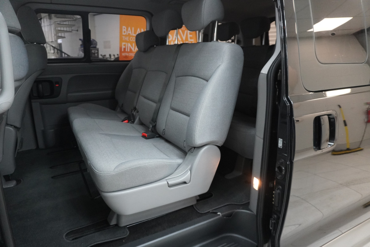 2019 (SEPT) HYUNDAI i800 2.5 CRDi SE 170 AUTOMATIC — 8 SEATER — ONE OWNER