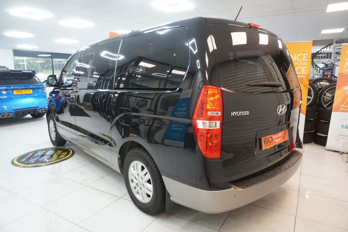 2019 (SEPT) HYUNDAI i800 2.5 CRDi SE 170 AUTOMATIC — 8 SEATER — ONE OWNER