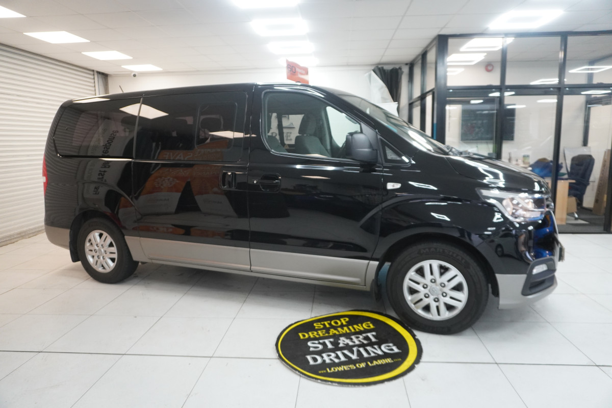 2019 (SEPT) HYUNDAI i800 2.5 CRDi SE 170 AUTOMATIC — 8 SEATER — ONE OWNER