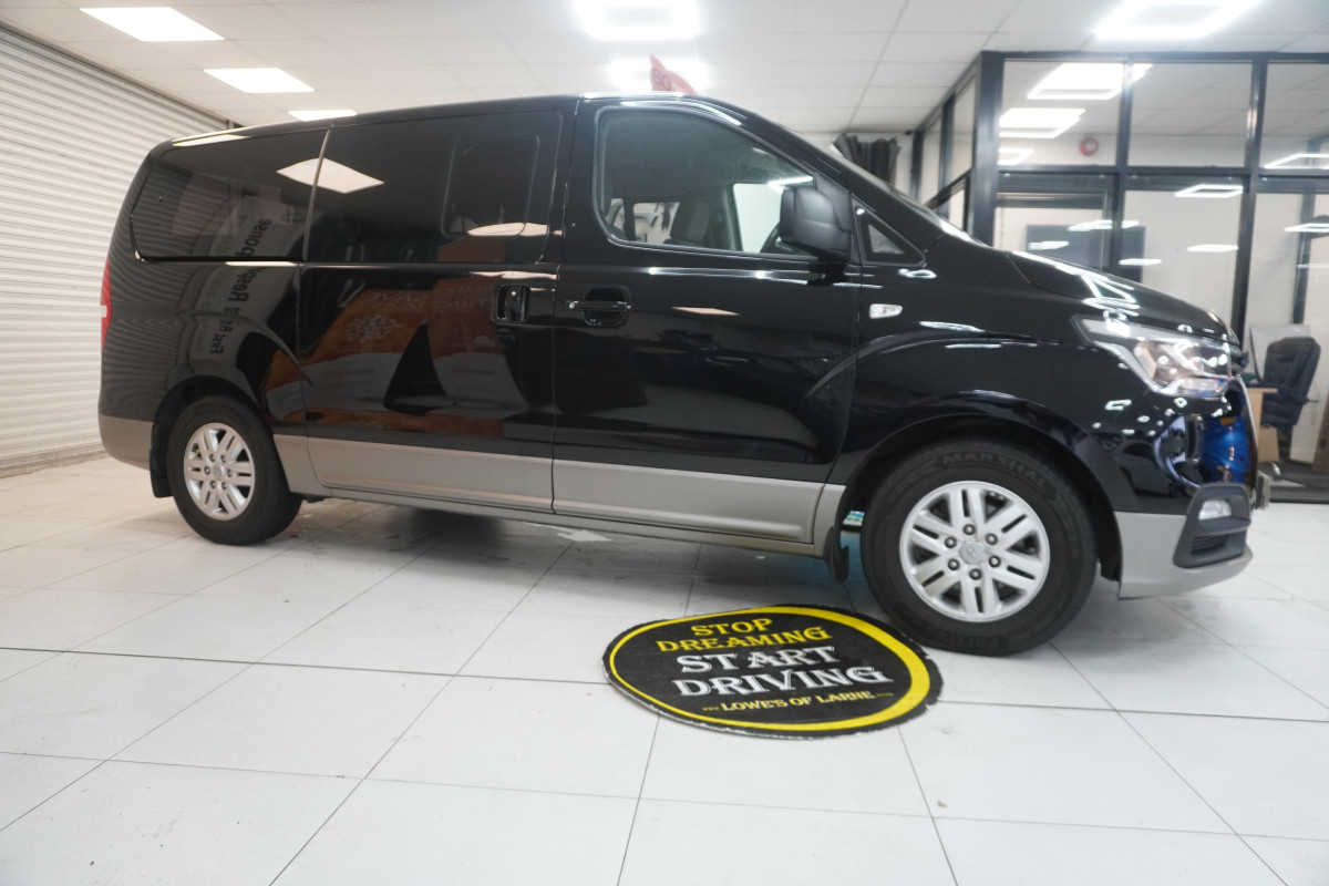 2019 (SEPT) HYUNDAI i800 2.5 CRDi SE 170 AUTOMATIC — 8 SEATER — ONE OWNER