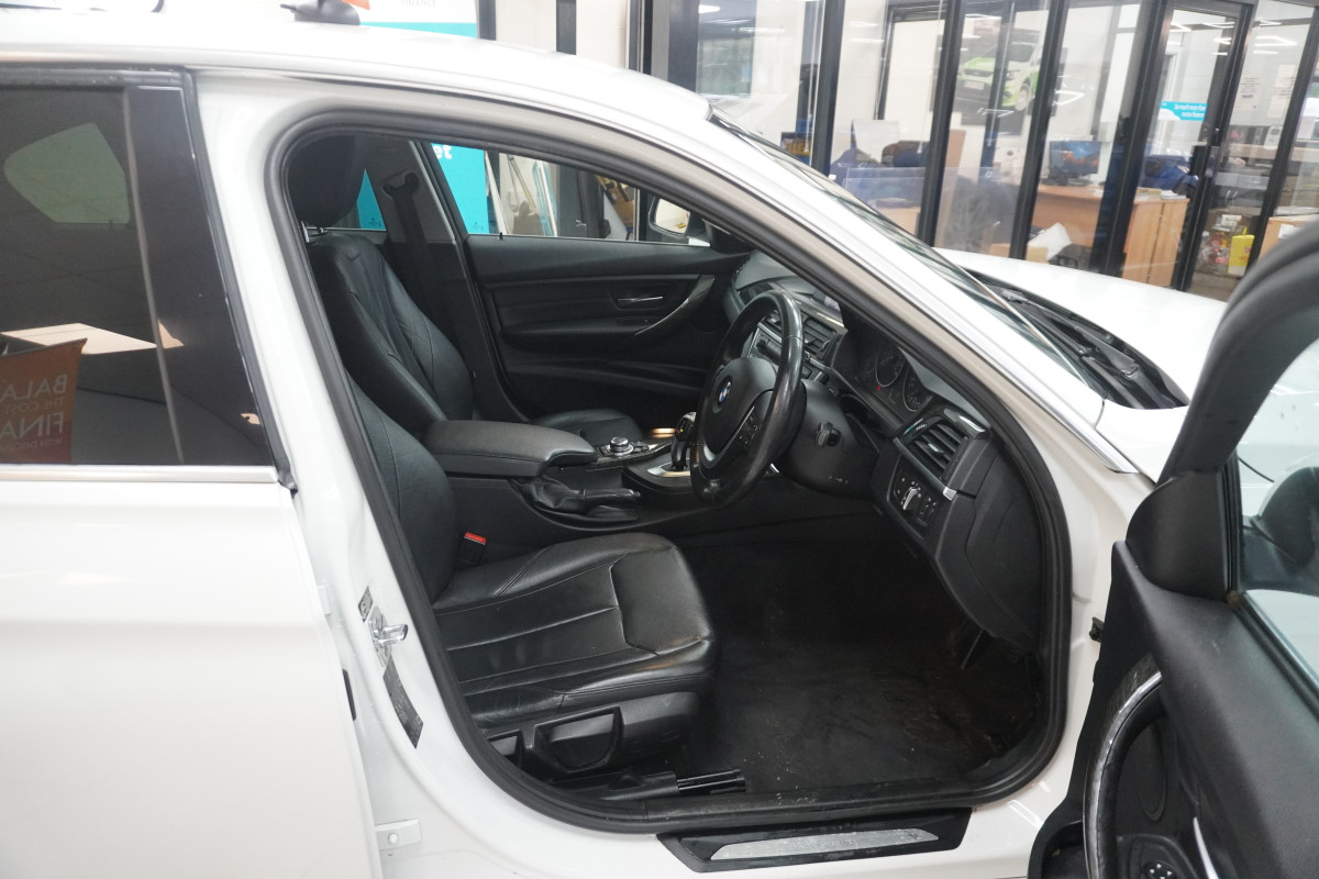 2012 (JUNE) BMW 320D LUXURY AUTOMATIC  — BLACK LEATHER