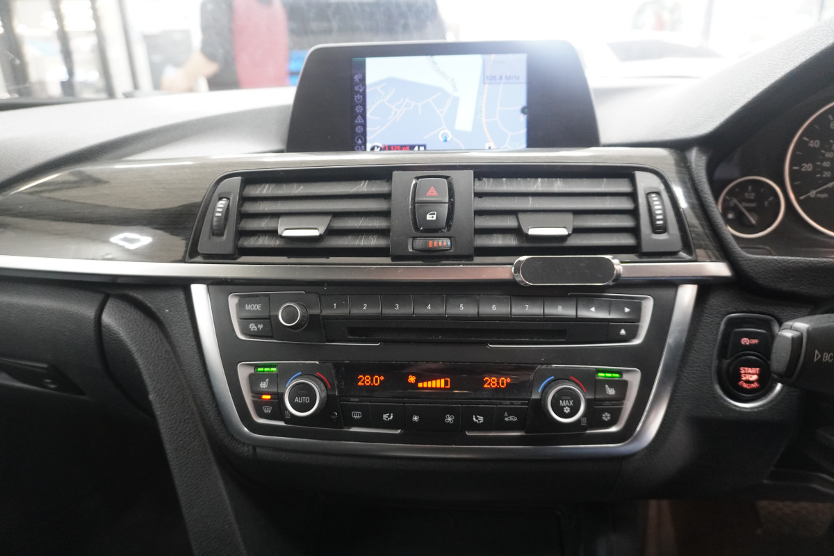 2012 (JUNE) BMW 320D LUXURY AUTOMATIC  — BLACK LEATHER