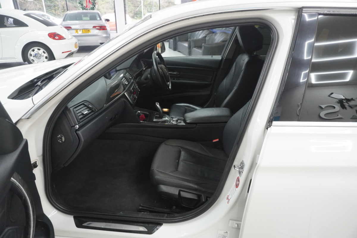 2012 (JUNE) BMW 320D LUXURY AUTOMATIC  — BLACK LEATHER