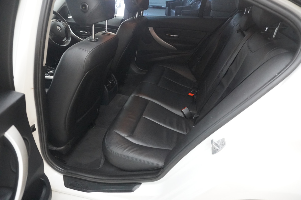 2013 (SEPT) BMW 320D EFFICENT DYNAMICS  — BLACK LEATHER