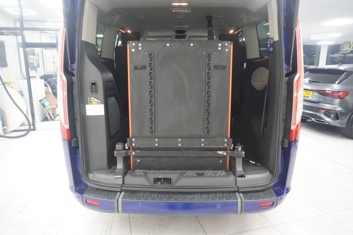 2017 (JULY) FORD TRANSIT TOURNEO 2.0 TDCi 310 TITANIUM — 5 SEATER PLUS WHEELCHAIR ACCESSABLE VEHICLE — ONLY 64K— NO VAT