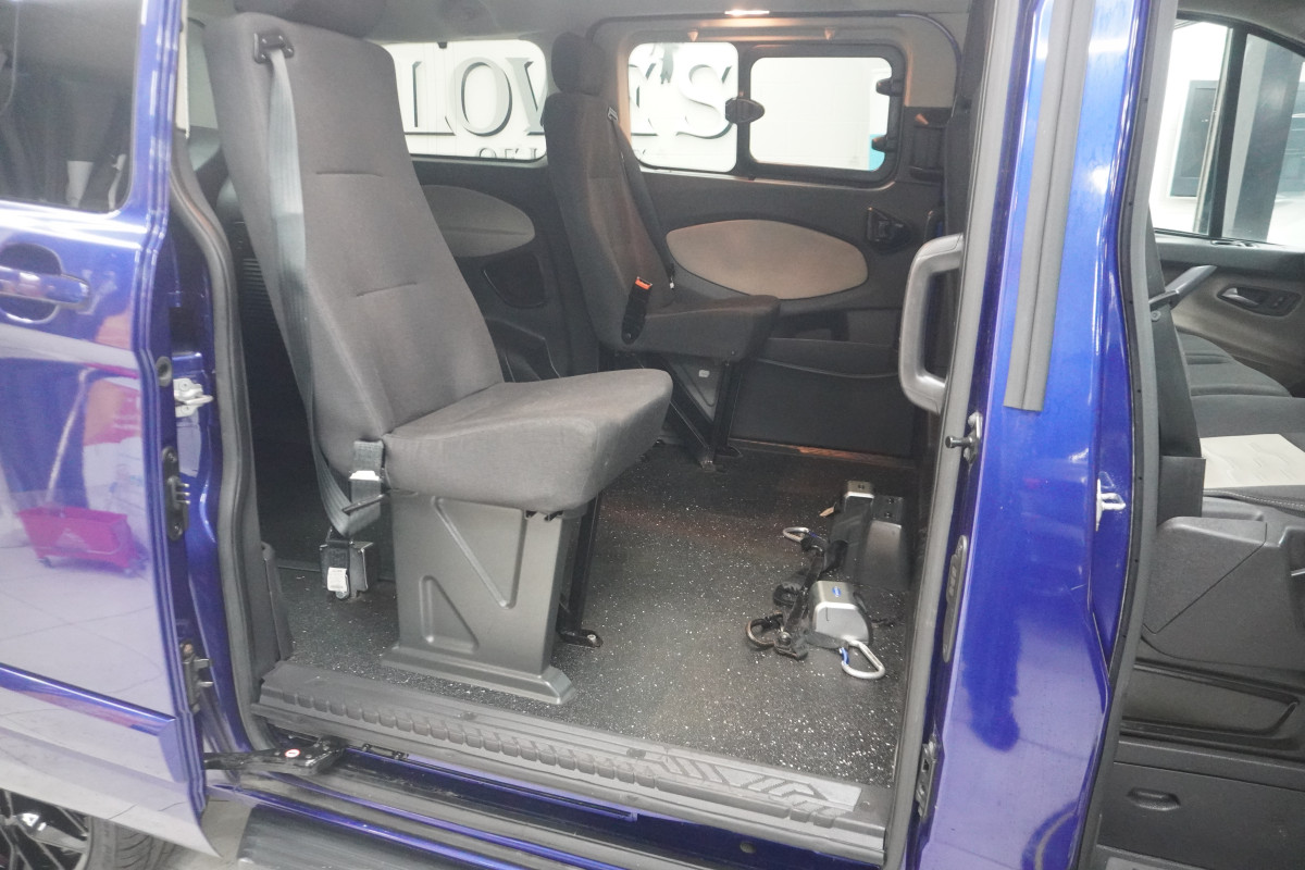 2017 (JULY) FORD TRANSIT TOURNEO 2.0 TDCi 310 TITANIUM — 5 SEATER PLUS WHEELCHAIR ACCESSABLE VEHICLE — ONLY 64K— NO VAT