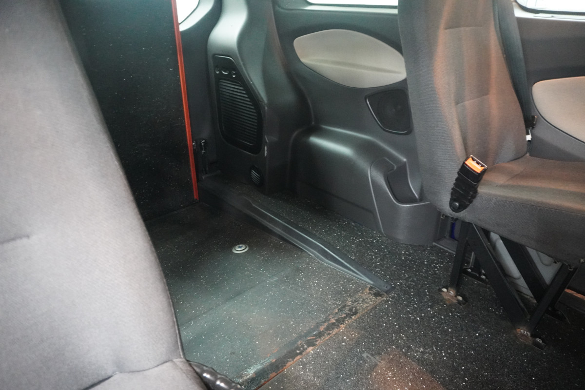 2017 (JULY) FORD TRANSIT TOURNEO 2.0 TDCi 310 TITANIUM — 5 SEATER PLUS WHEELCHAIR ACCESSABLE VEHICLE — ONLY 64K— NO VAT