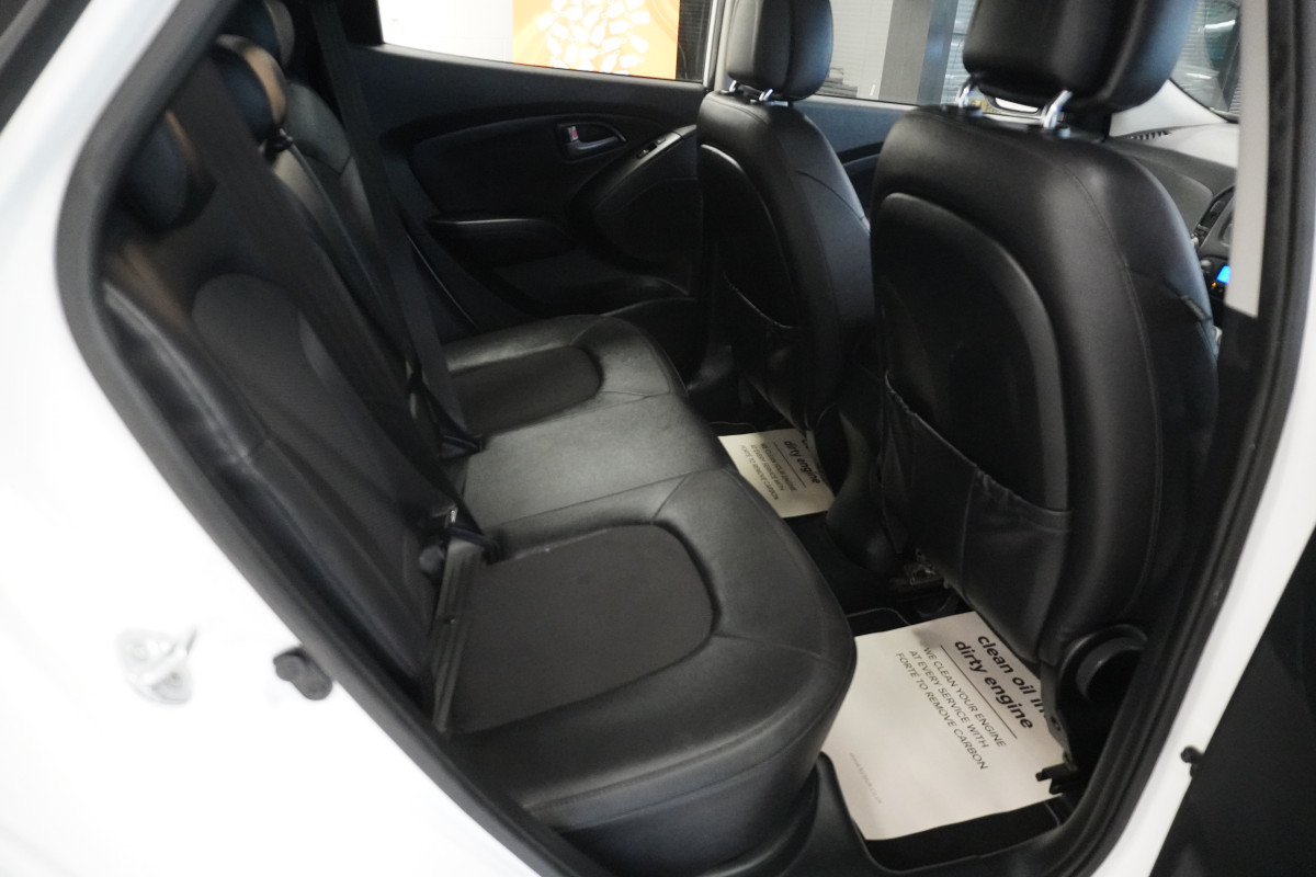 2014 (APRIL) HYUNDAI iX35 1.7 CRDi SE with BLACK LEATHER