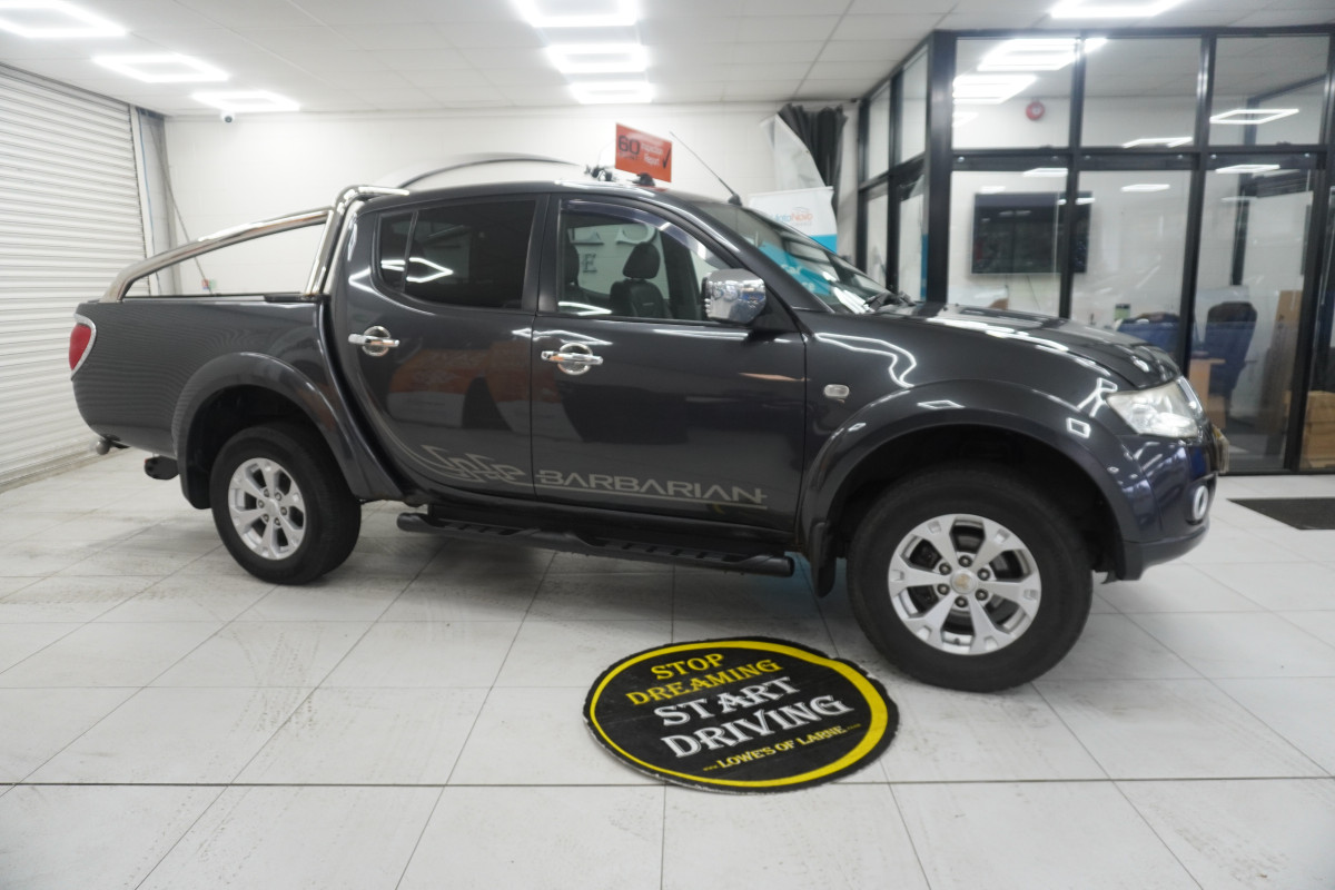 2013 MITSUBISHI L200 2.5 DI-D BARBARIAN DOUBLE CAB with BLACK LEATHER