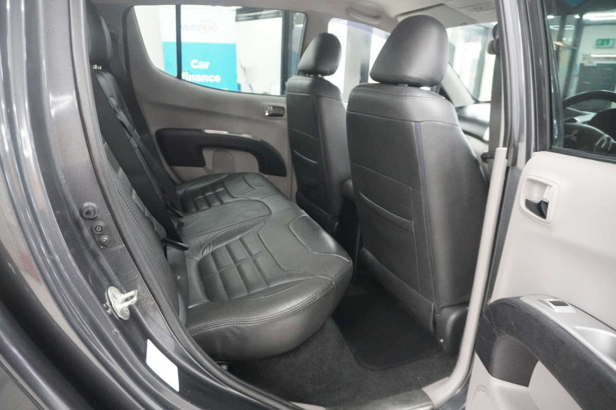 2013 MITSUBISHI L200 2.5 DI-D BARBARIAN DOUBLE CAB with BLACK LEATHER