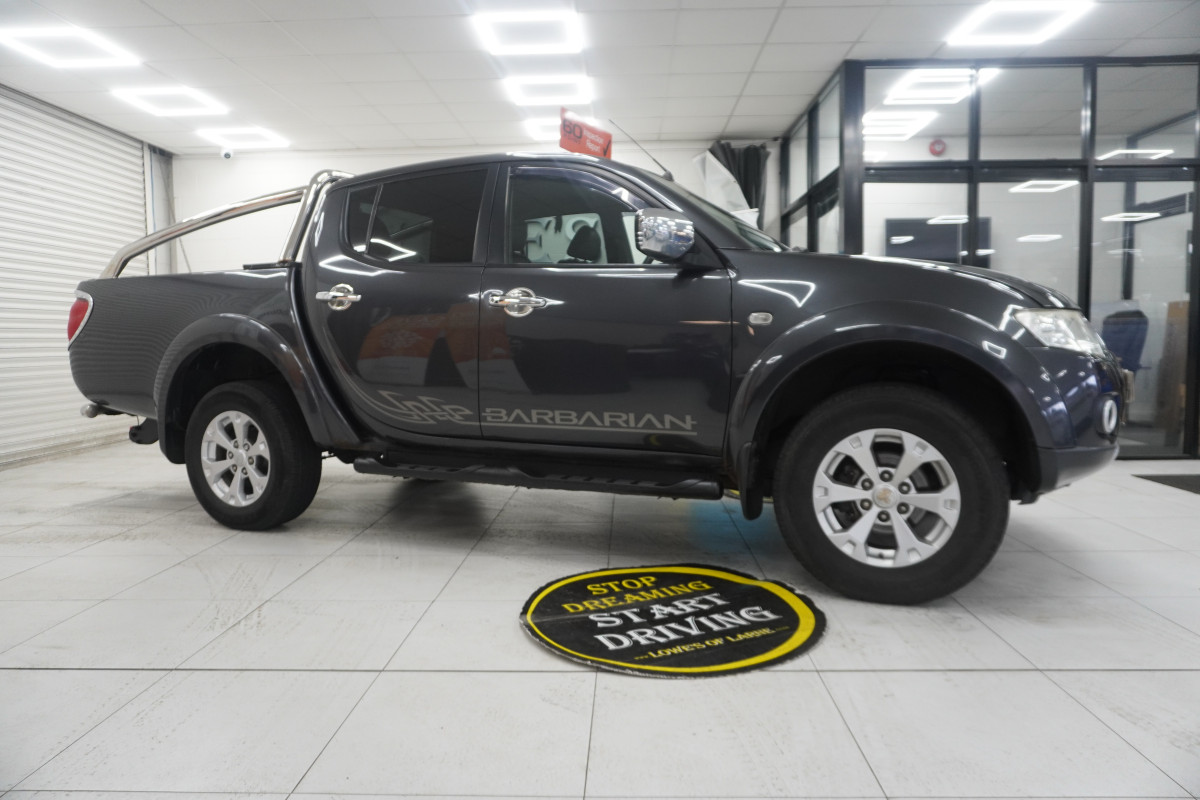 2013 MITSUBISHI L200 2.5 DI-D BARBARIAN DOUBLE CAB with BLACK LEATHER