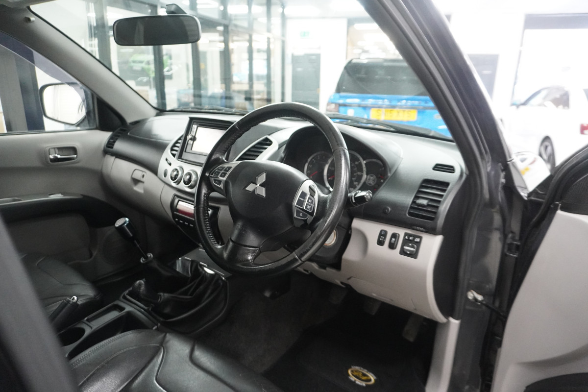 2013 MITSUBISHI L200 2.5 DI-D BARBARIAN DOUBLE CAB with BLACK LEATHER